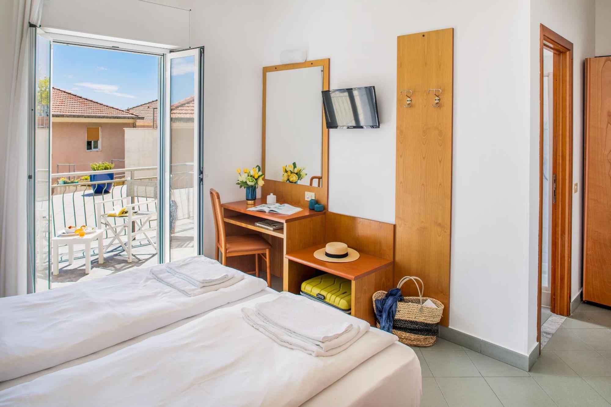 Hotel Tritone Laigueglia Luaran gambar