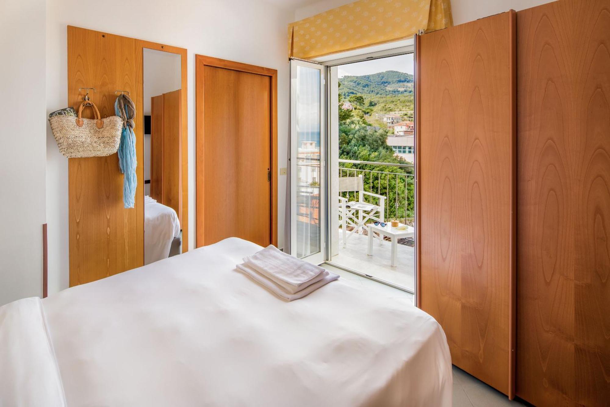 Hotel Tritone Laigueglia Luaran gambar